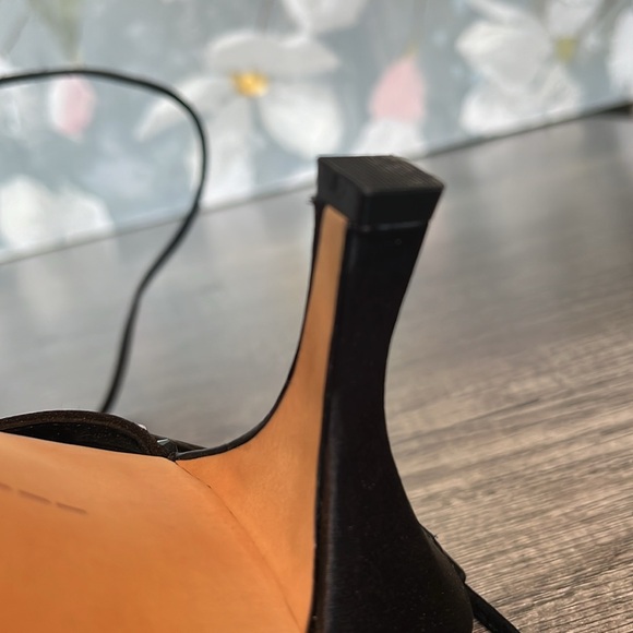 Vince Camuto Amarina heeled sandal, please refer to picture for size - Picture 8 of 16